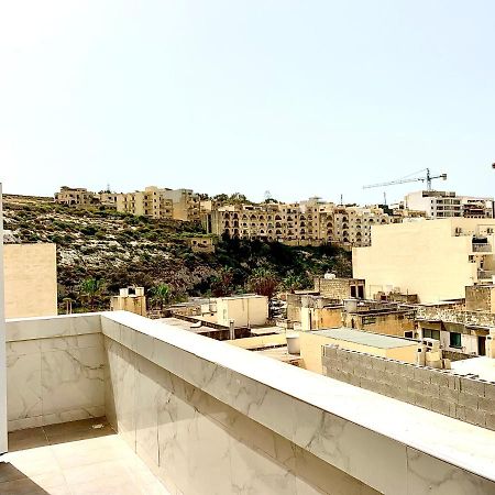 Private Bedroom With Balcony In A Shared Apartment At The Bay Of Xlendi Zewnętrze zdjęcie