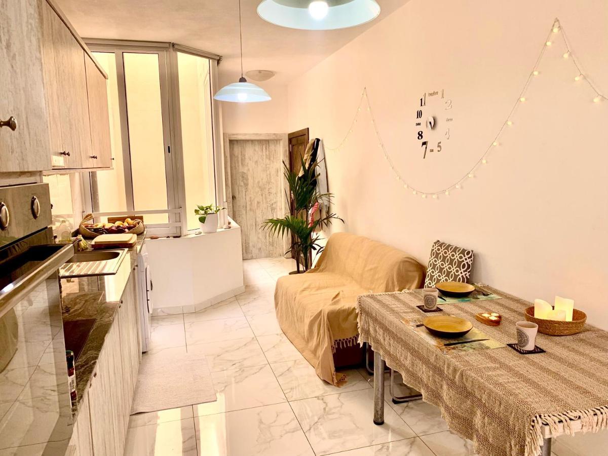 Private Bedroom With Balcony In A Shared Apartment At The Bay Of Xlendi Zewnętrze zdjęcie