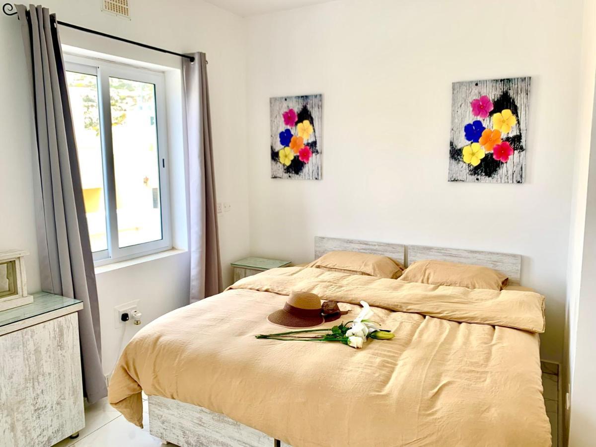 Private Bedroom With Balcony In A Shared Apartment At The Bay Of Xlendi Zewnętrze zdjęcie
